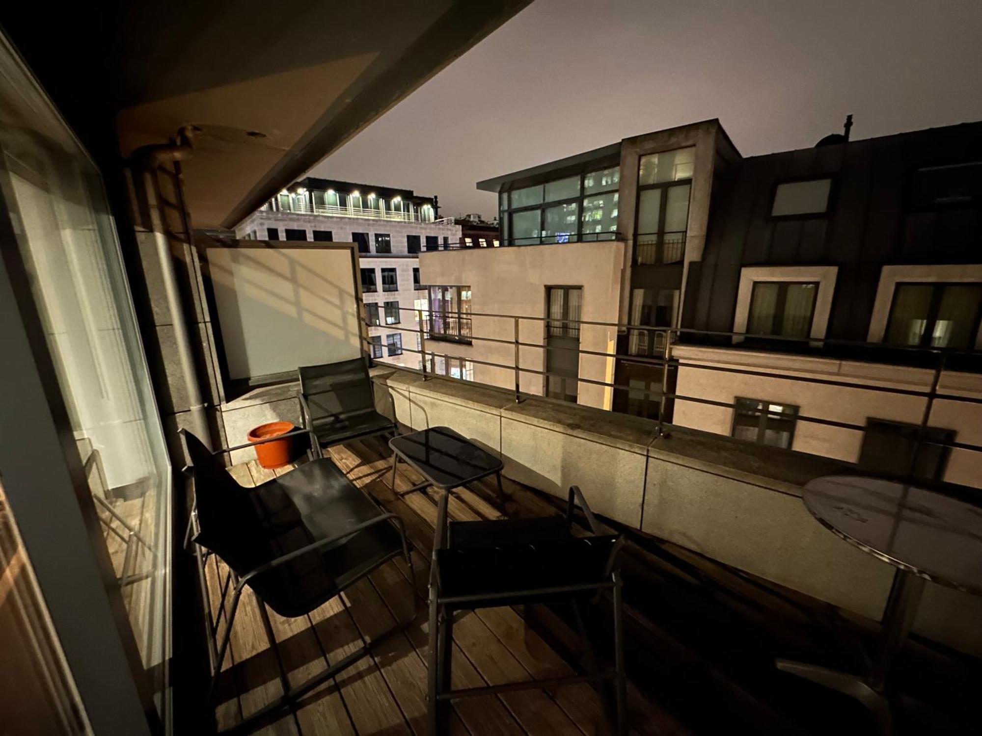 Apartment With Balcony In Brussels Center Bagian luar foto